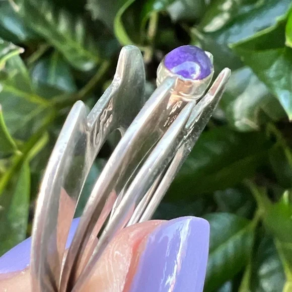 VINTAGE ARTISAN CRAFTED DESIGNER 925SS AMETHYST CABOCHON TRIPLE 3 RINGS UNIQUE